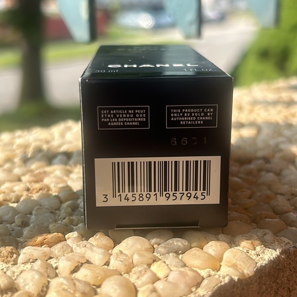 Brand New Boy De Chanel Foundation - Picture 2 of 8